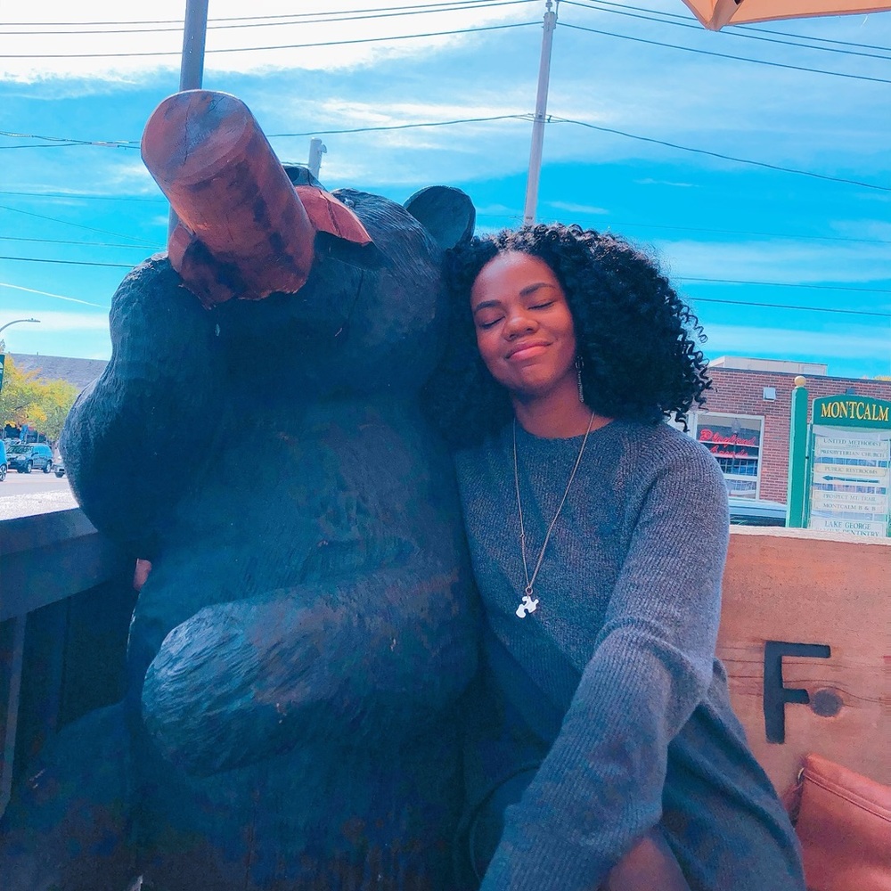 Meet your Posher, Mhia